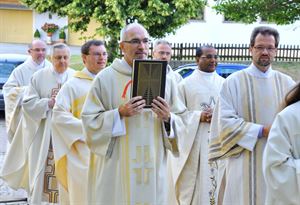 Bild_1_liturgischer Dienst Priester Diakone