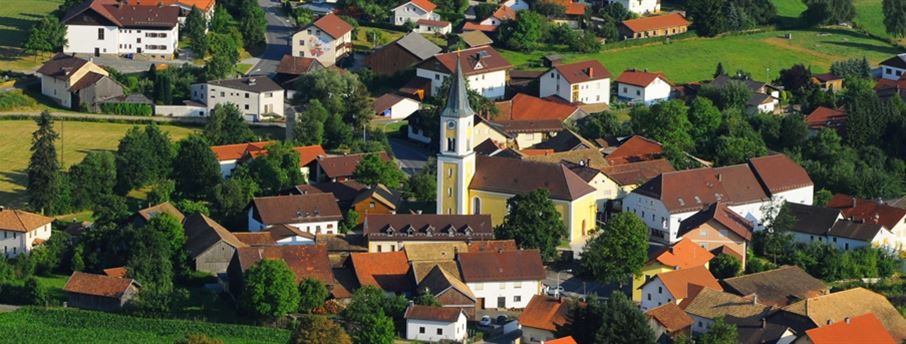 Der Ortskern Gleißenberg mit der Pfarrkirche St. Bartholomäus 