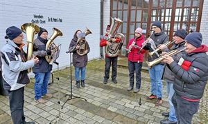 2025-11-29 Christkindlmarkt Dalking Bild 1 Kapelle AuWe