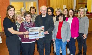 2025-12-09 Adventsfeier Frauengemeinschaft 2 Spendenübergabe